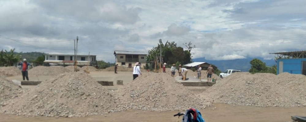 EL GOBIERNO PARROQUIAL DE GUALEA APOYA CON LA MANO DE OBRA PARA LA ADECUACION DE LA CANCHA DE VOLEY DEL BARRIO VISTA HERMOSA